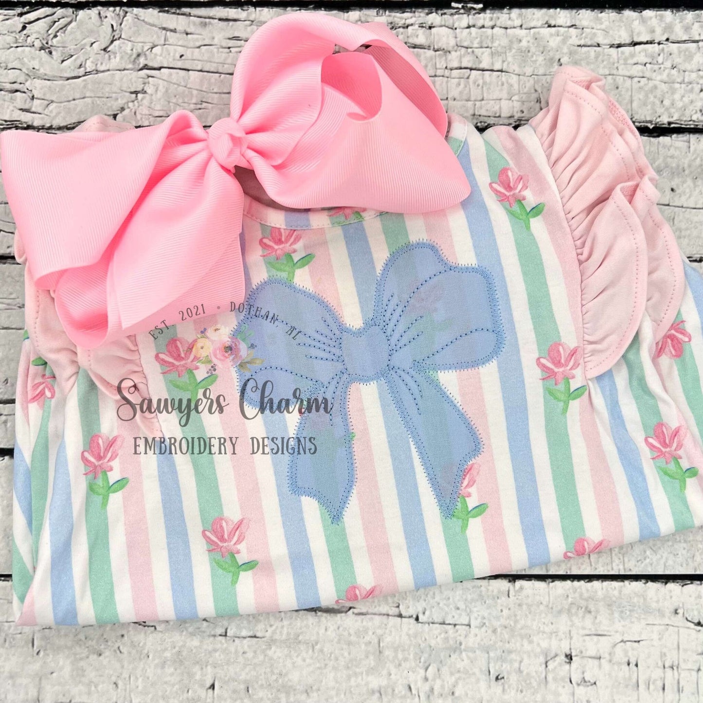 Bow with streamers zig zag stitch machine applique, embroidery design file, quick stitch, coquette, girls, hair ribbon, vintage