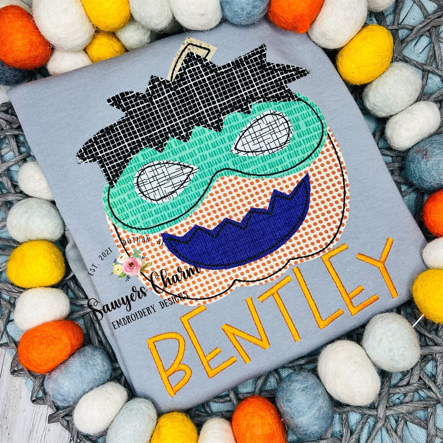 Green strong man Superhero jackolantern pumpkin, bean stitch applique, embroidery design file, fall halloween, strong man, quick stitch