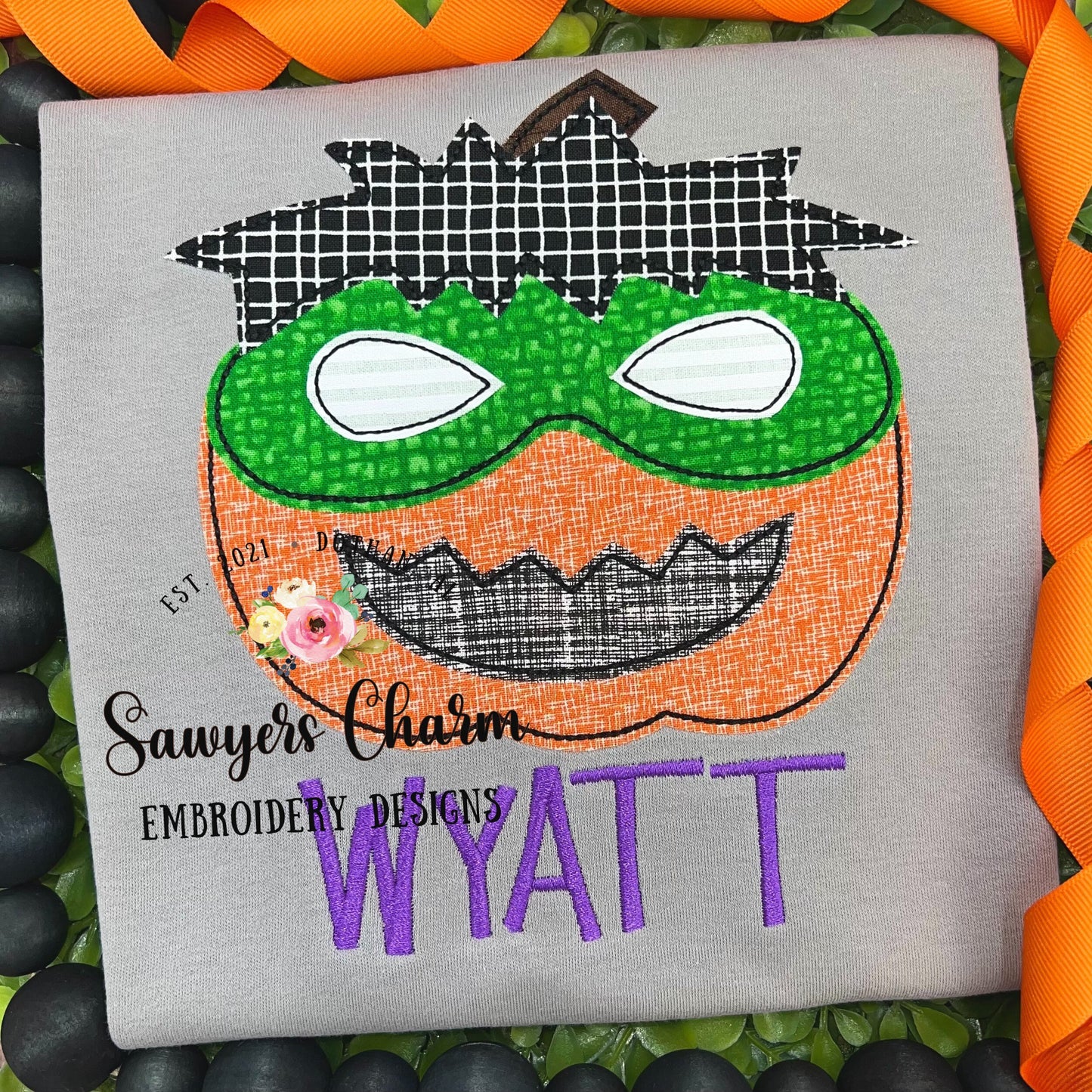 Green strong man Superhero jackolantern pumpkin, bean stitch applique, embroidery design file, fall halloween, strong man, quick stitch