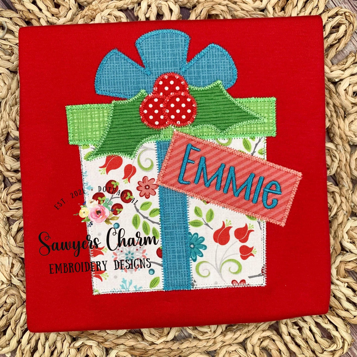 Christmas present/gift with holly berry zig zag stitch applique, machine embroidery design file, Happy holidays, Merry Christmas, Santa